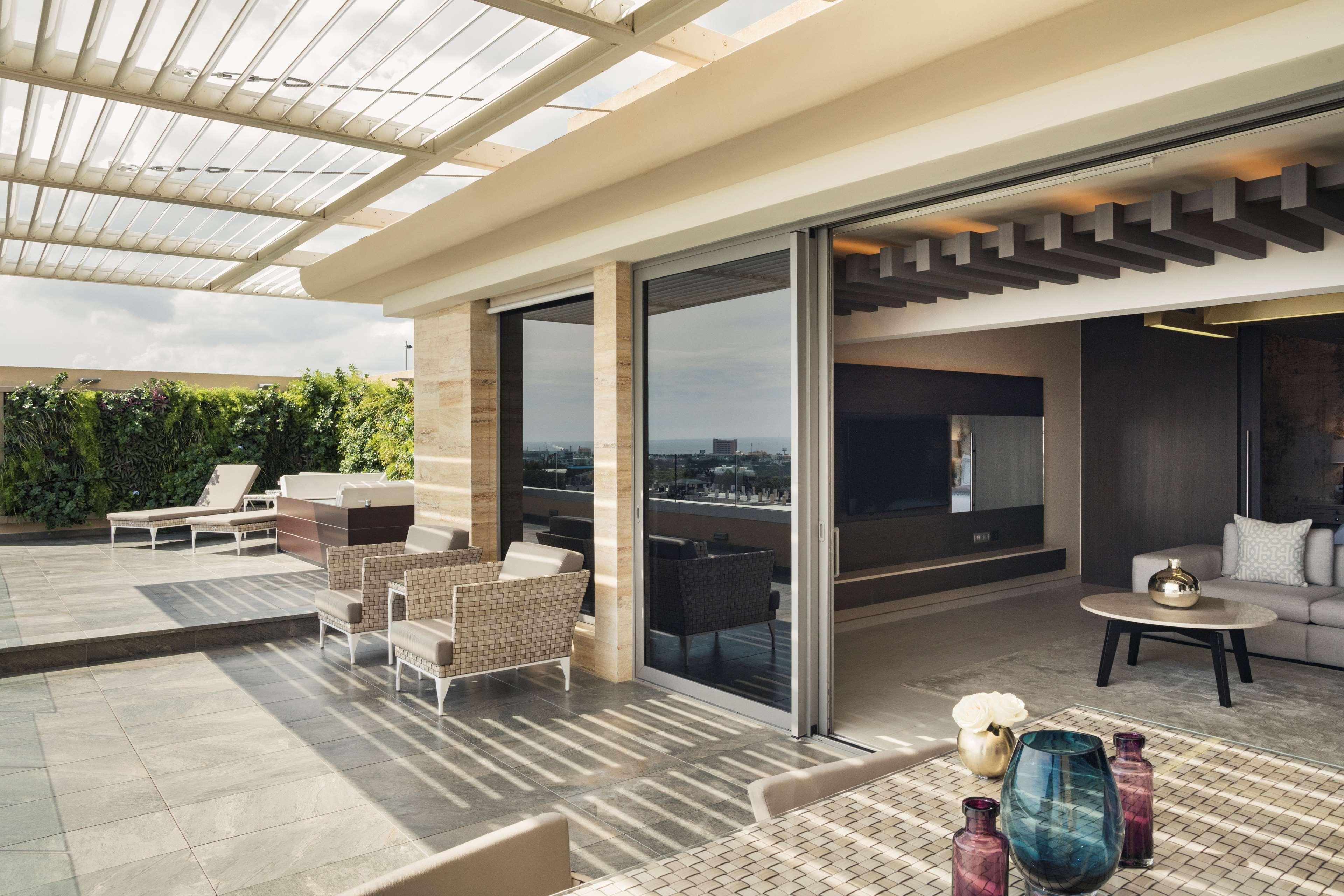 El Embajador, A Royal Hideaway Hotel Santo Domingo Dış mekan fotoğraf A sliding door