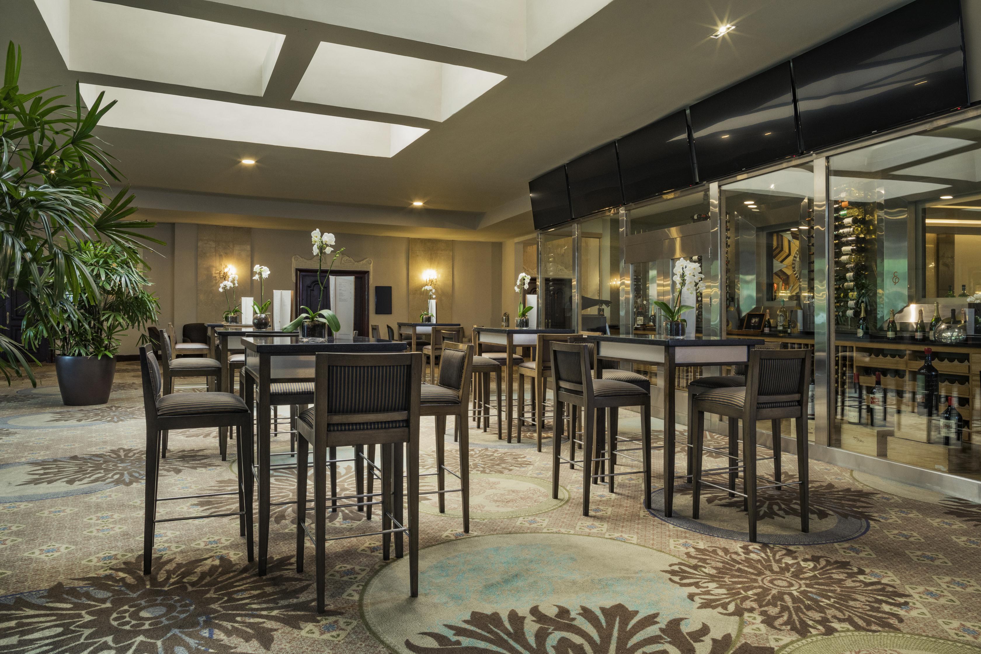 El Embajador, A Royal Hideaway Hotel Santo Domingo Dış mekan fotoğraf The Club Lounge at the airport