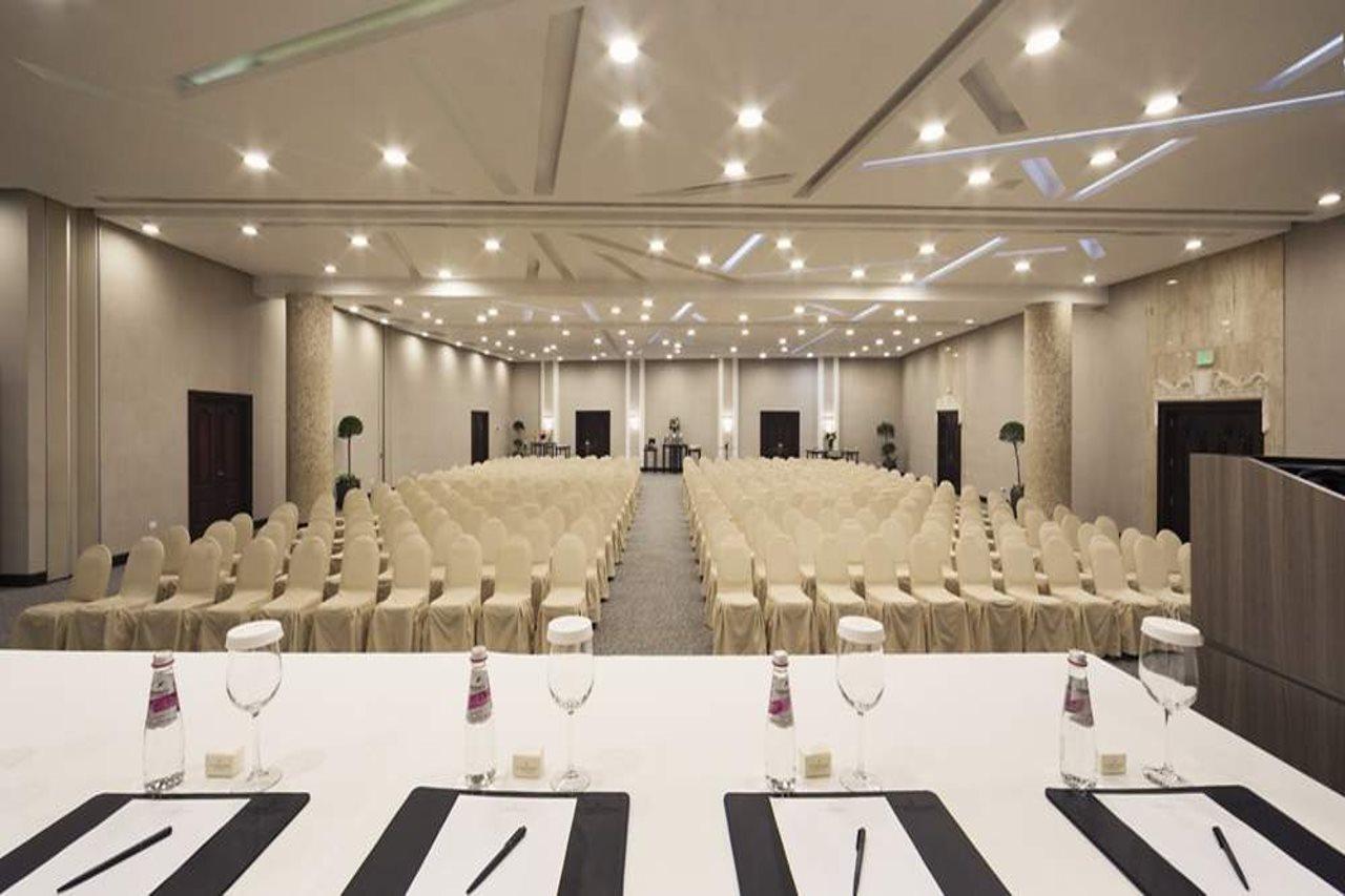 El Embajador, A Royal Hideaway Hotel Santo Domingo Dış mekan fotoğraf The ballroom